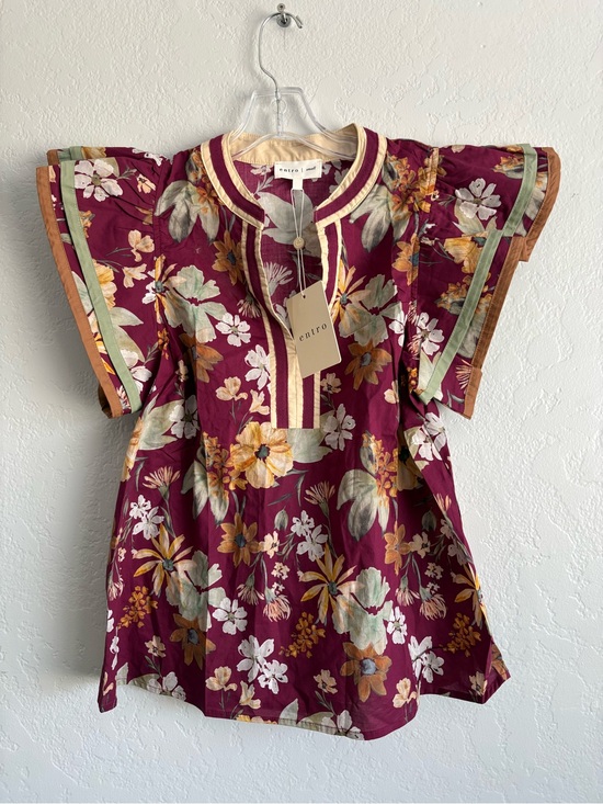 entro Tops - ❤️ New entro Burgundy Floral Contrast-Trim blouse
